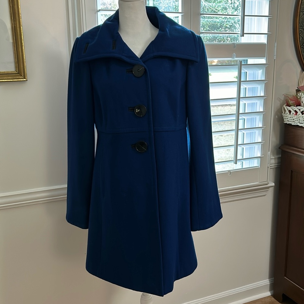 Jessica Simpson (L) wool coat